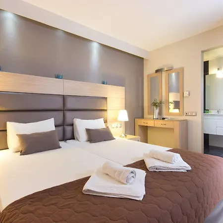 Aroma Hotel *